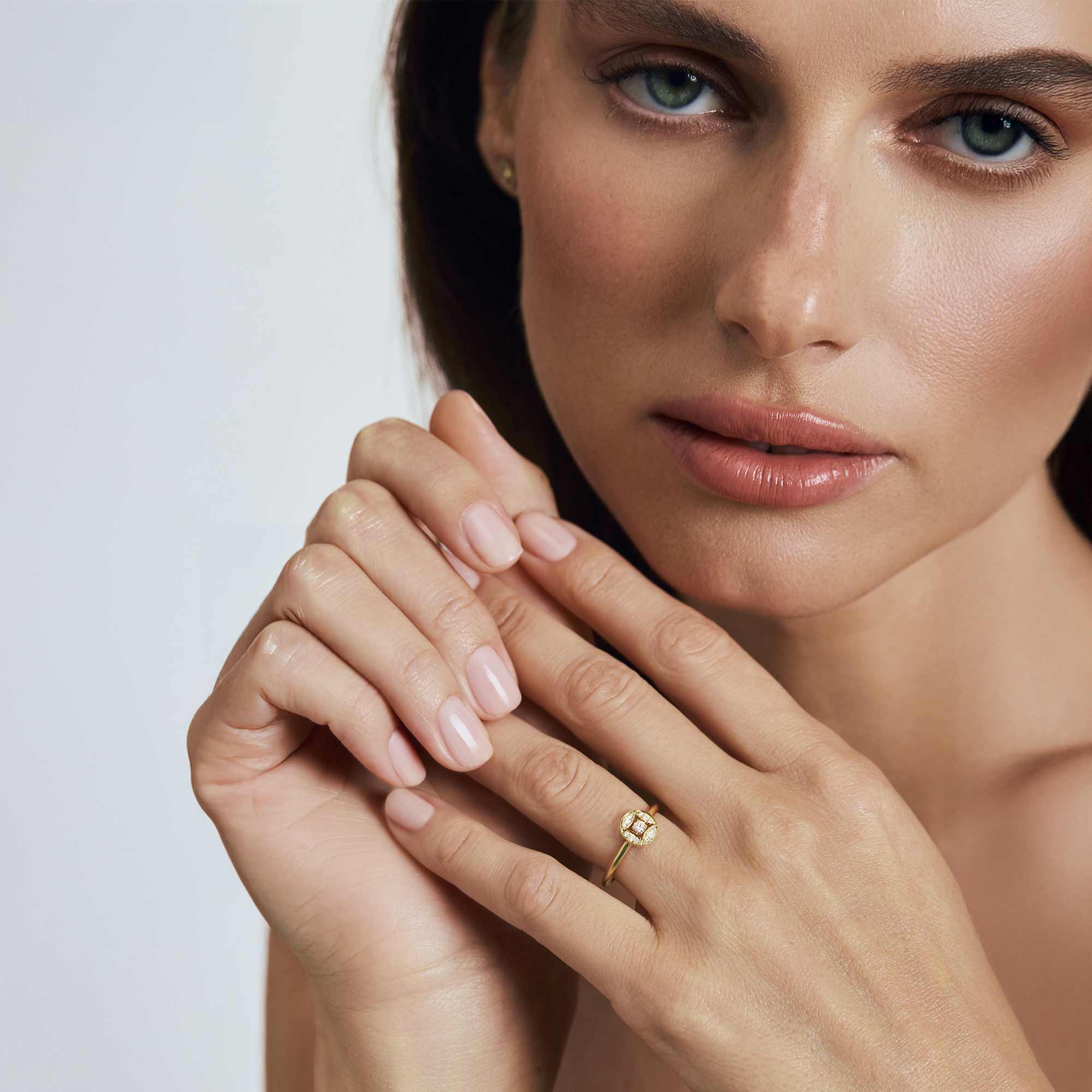 Barq Marquise Circle Ring