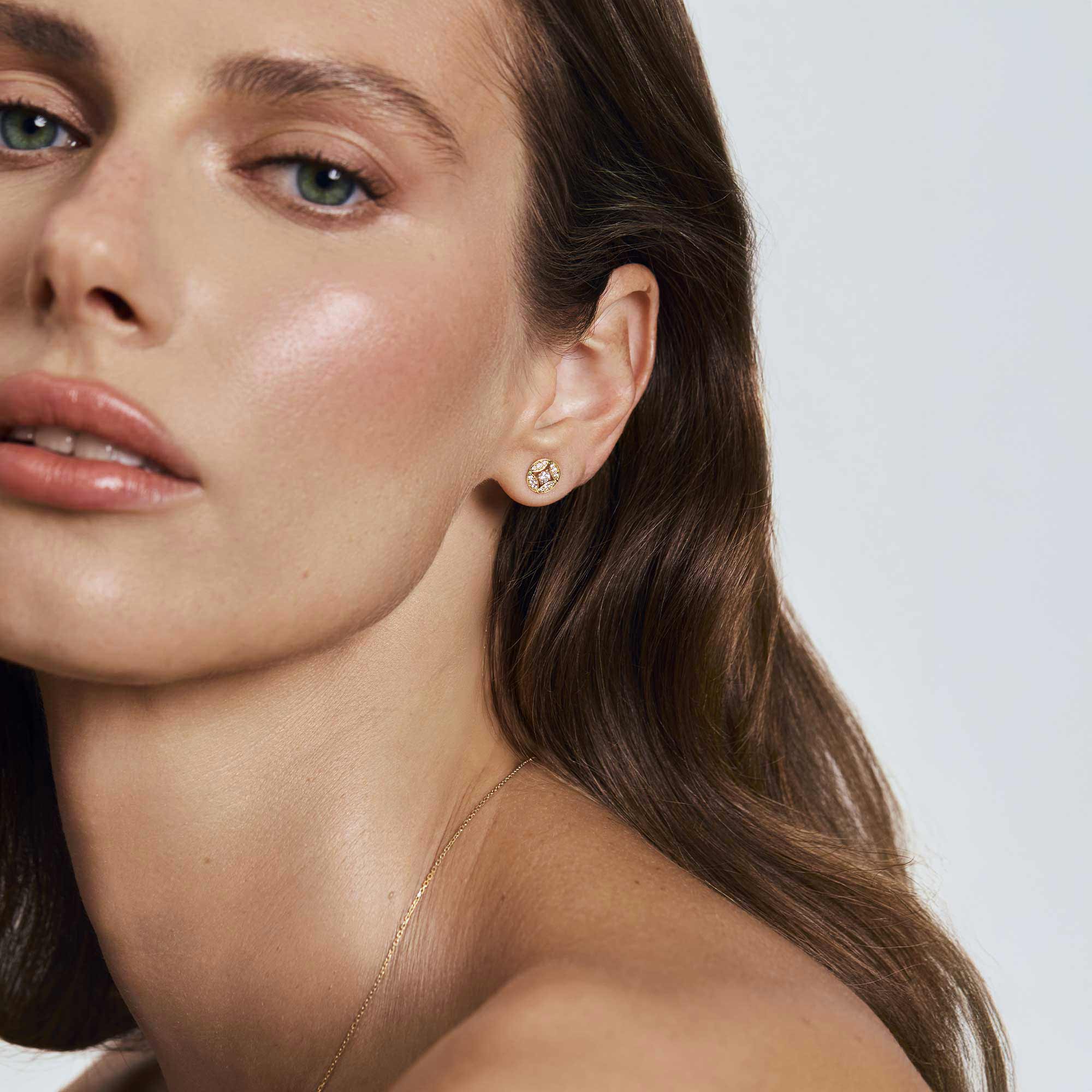 Barq Marquise Circle Stud Earring