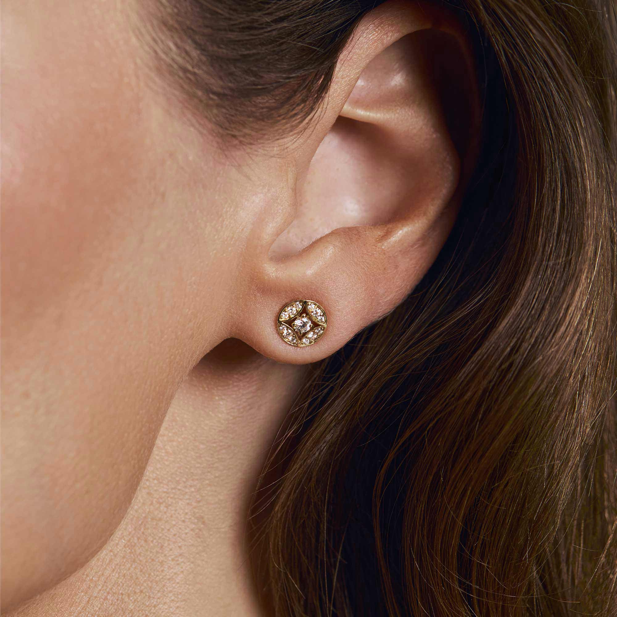 Barq Marquise Circle Stud Earring