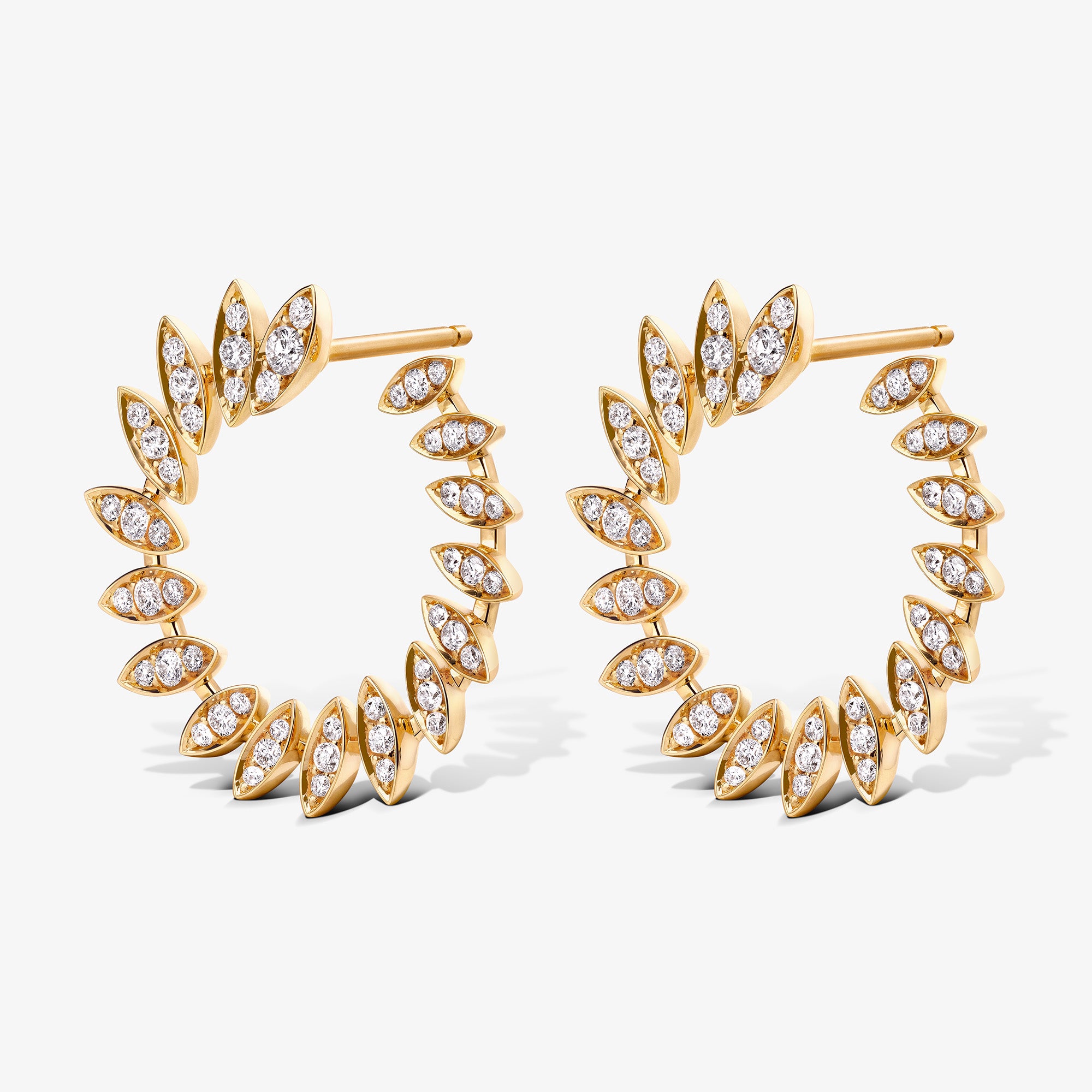 حلق صغير ذهب أصفر مرصّع بماسات ماركيز من برق