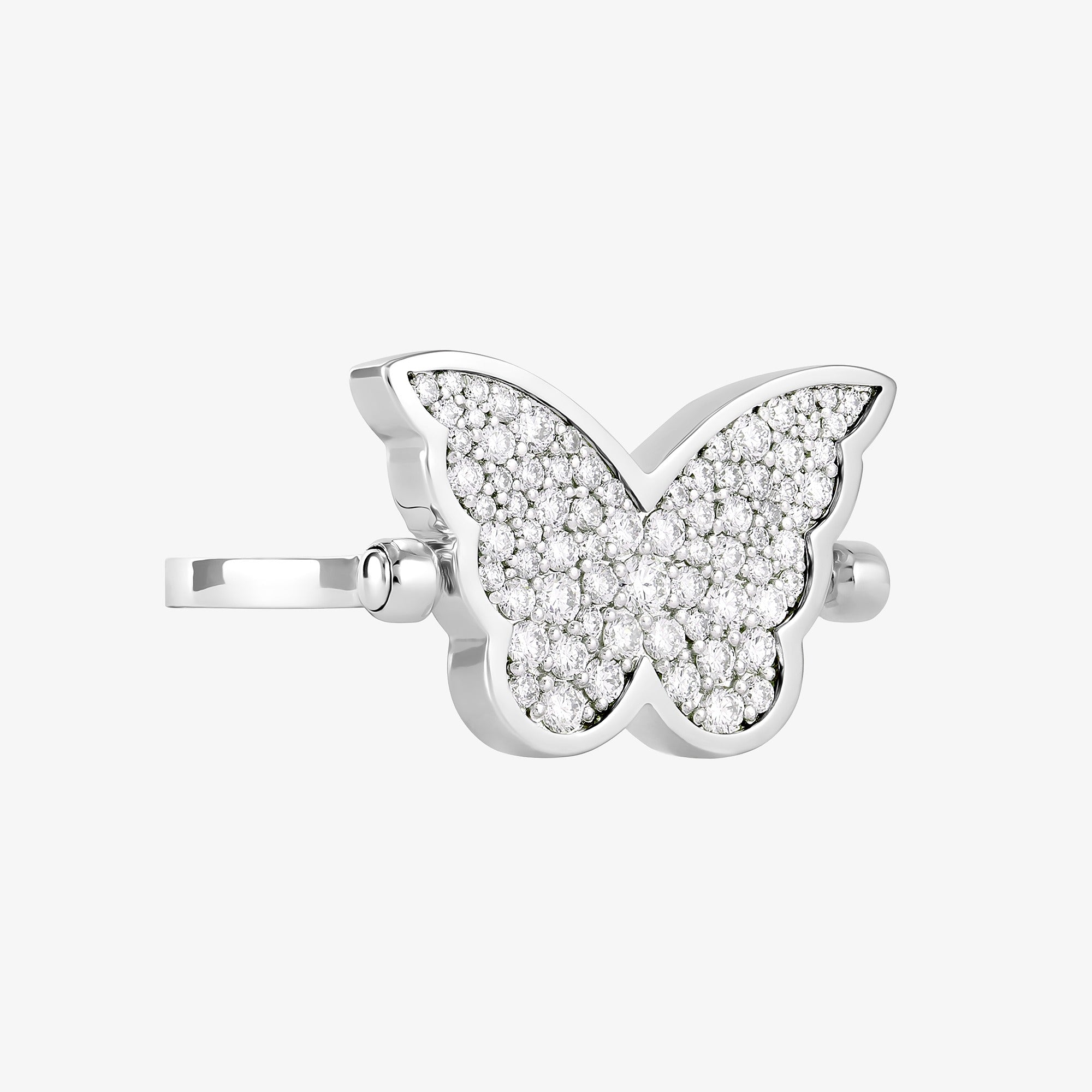 خاتم كبير قلاّب كلاسيكي على شكل فراشة من الذهب الأبيض والماس