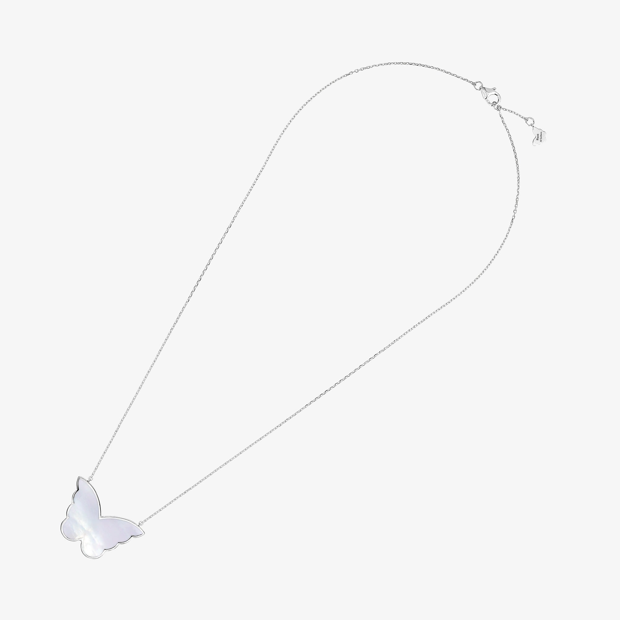 عقد متوسط قلاّب كلاسيكي على شكل فراشة من الذهب الأبيض والماس