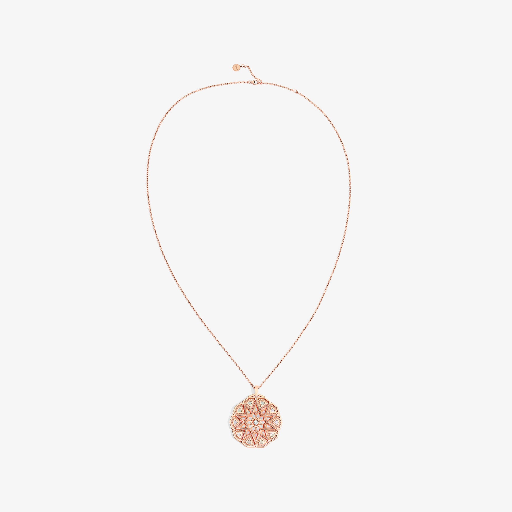 عقد وقلادة من مجموعة كلاسيك تراث