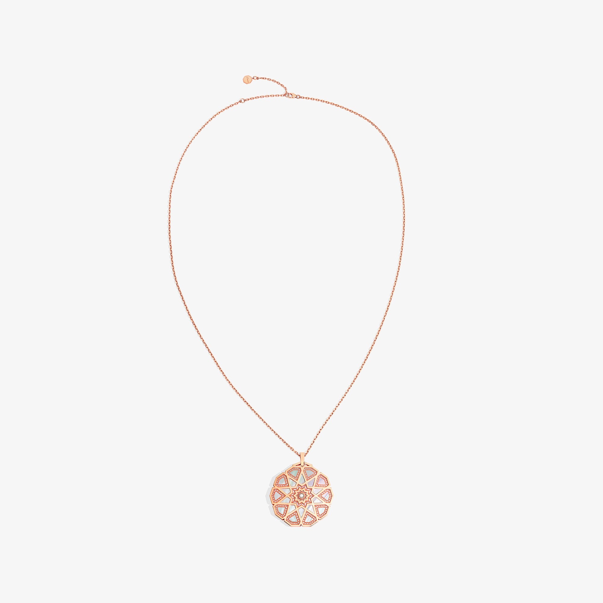 عقد وقلادة متوسطة الحجم من مجموعة كلاسيك تراث