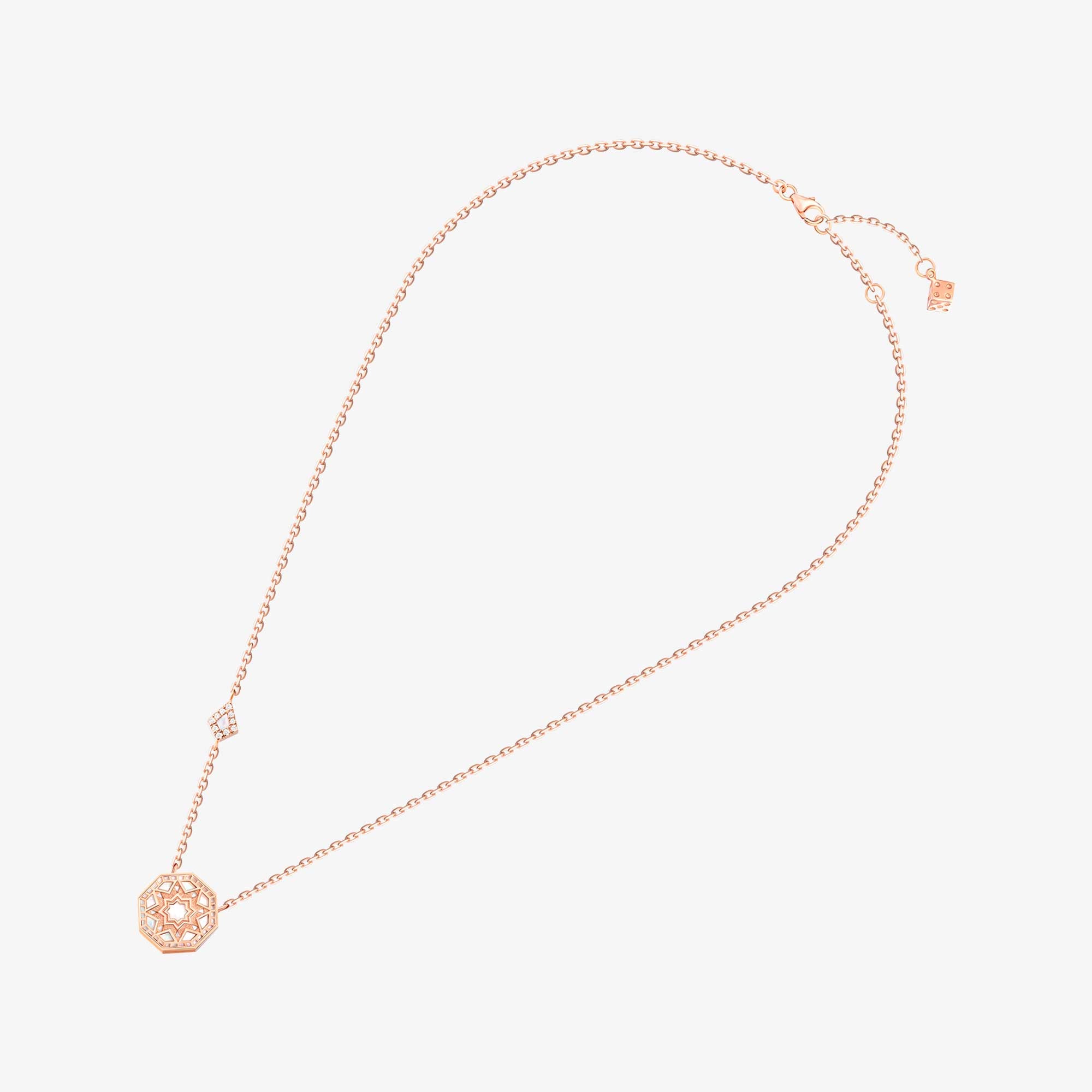 عقد صغير من مجموعة كلاسيك تراث