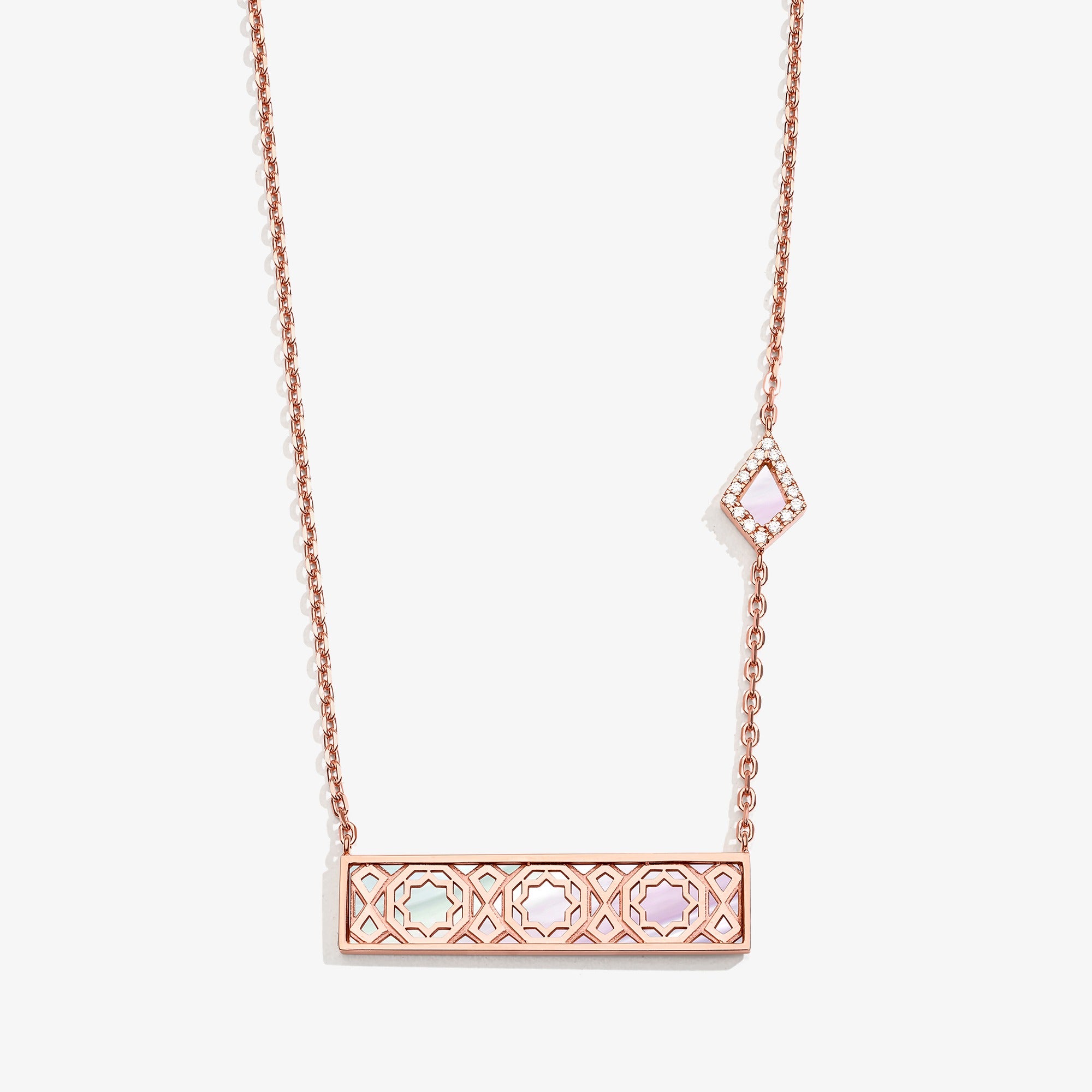 عقد كبير من مجموعة عود تراث