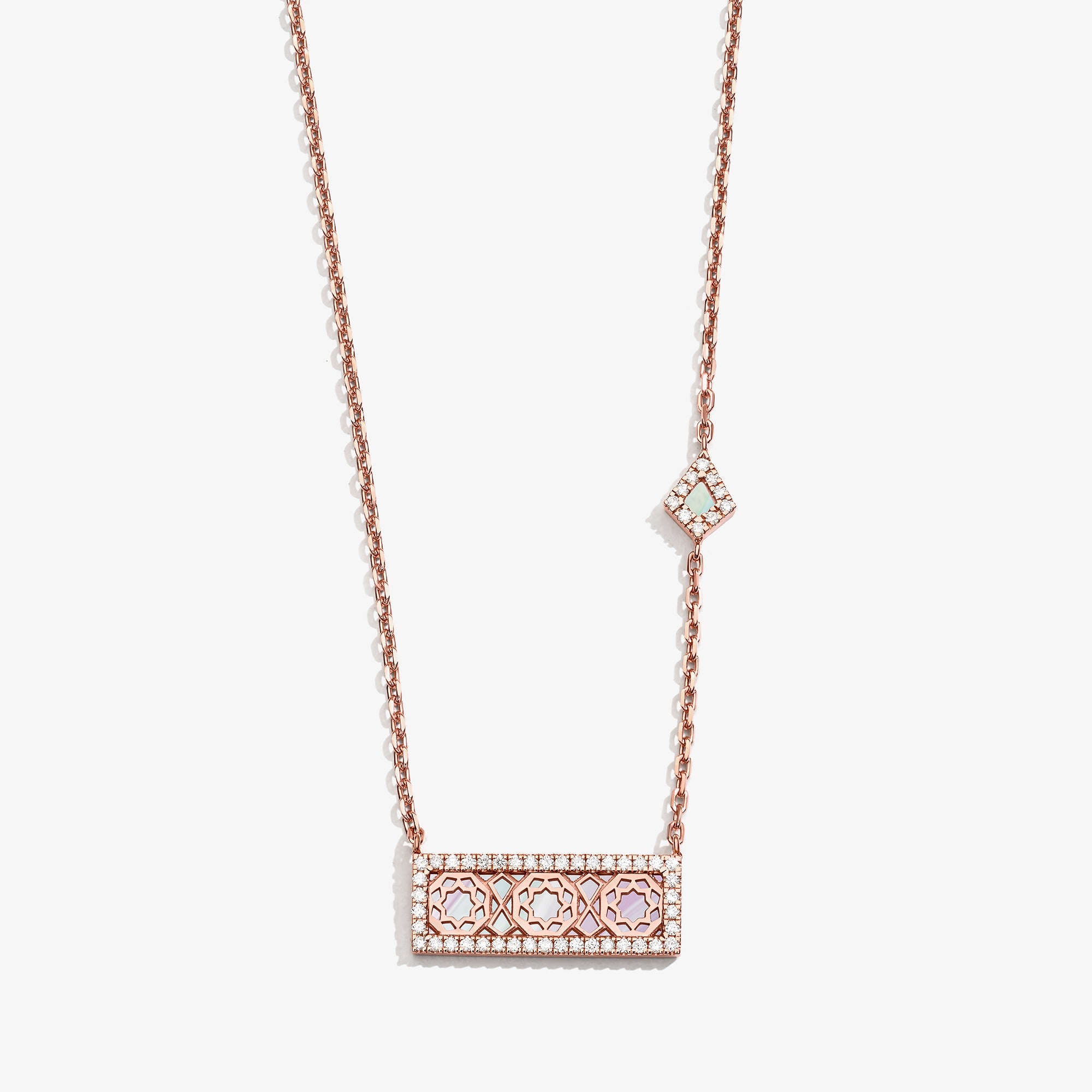 عقد ماسي صغير من مجموعة عود تراث