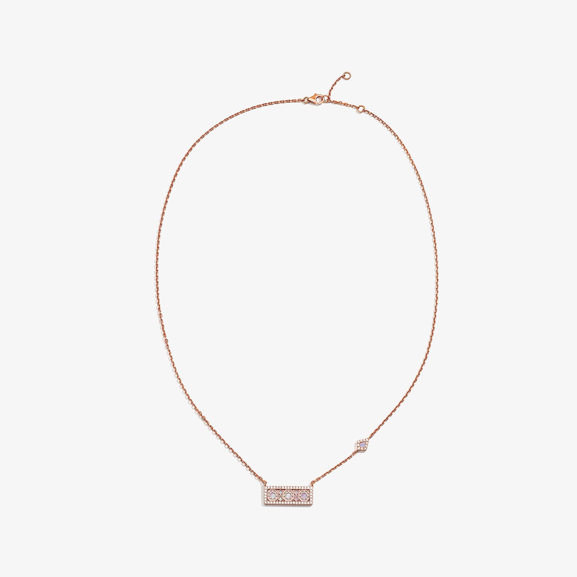 عقد ماسي صغير من مجموعة عود تراث