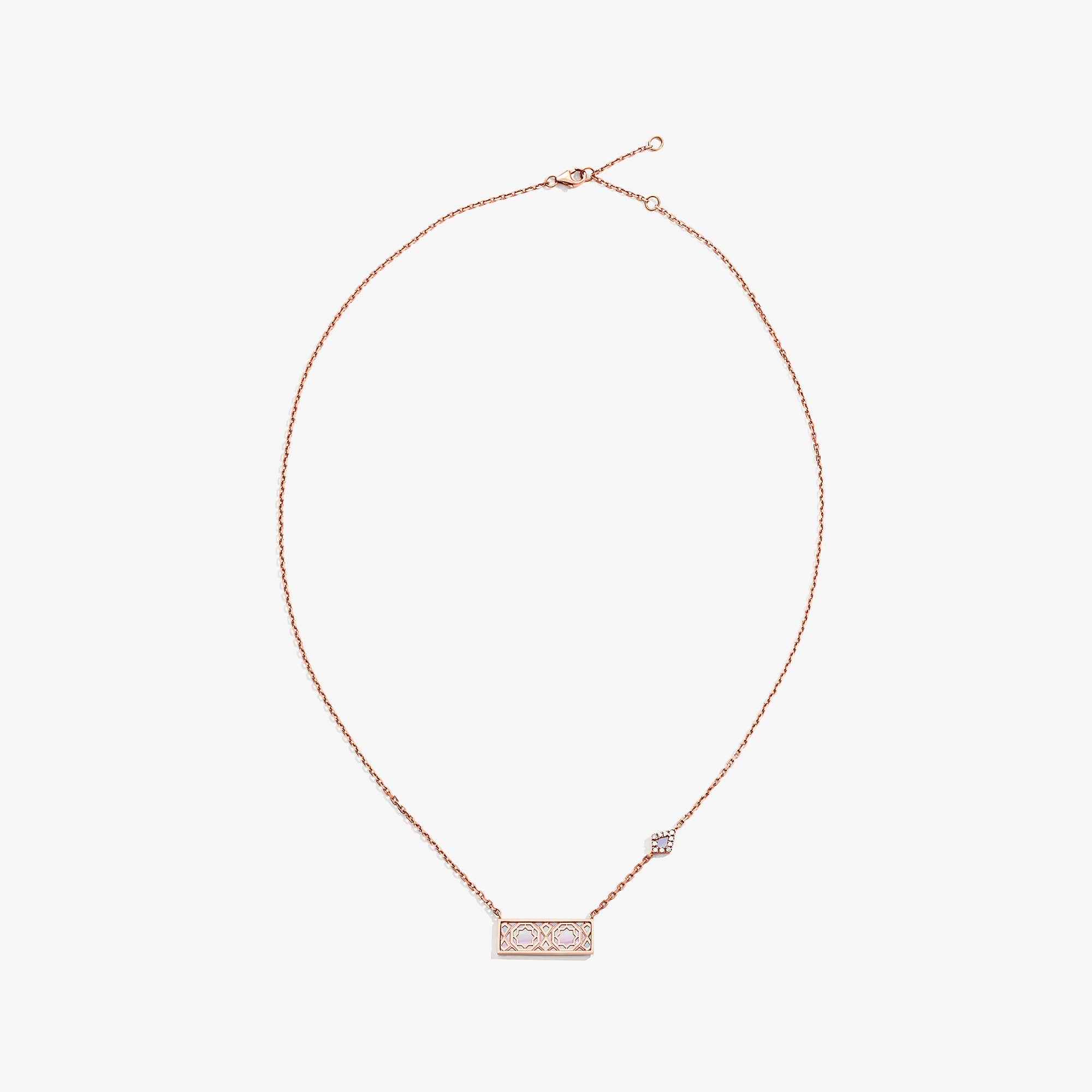 عقد صغير من مجموعة عود تراث