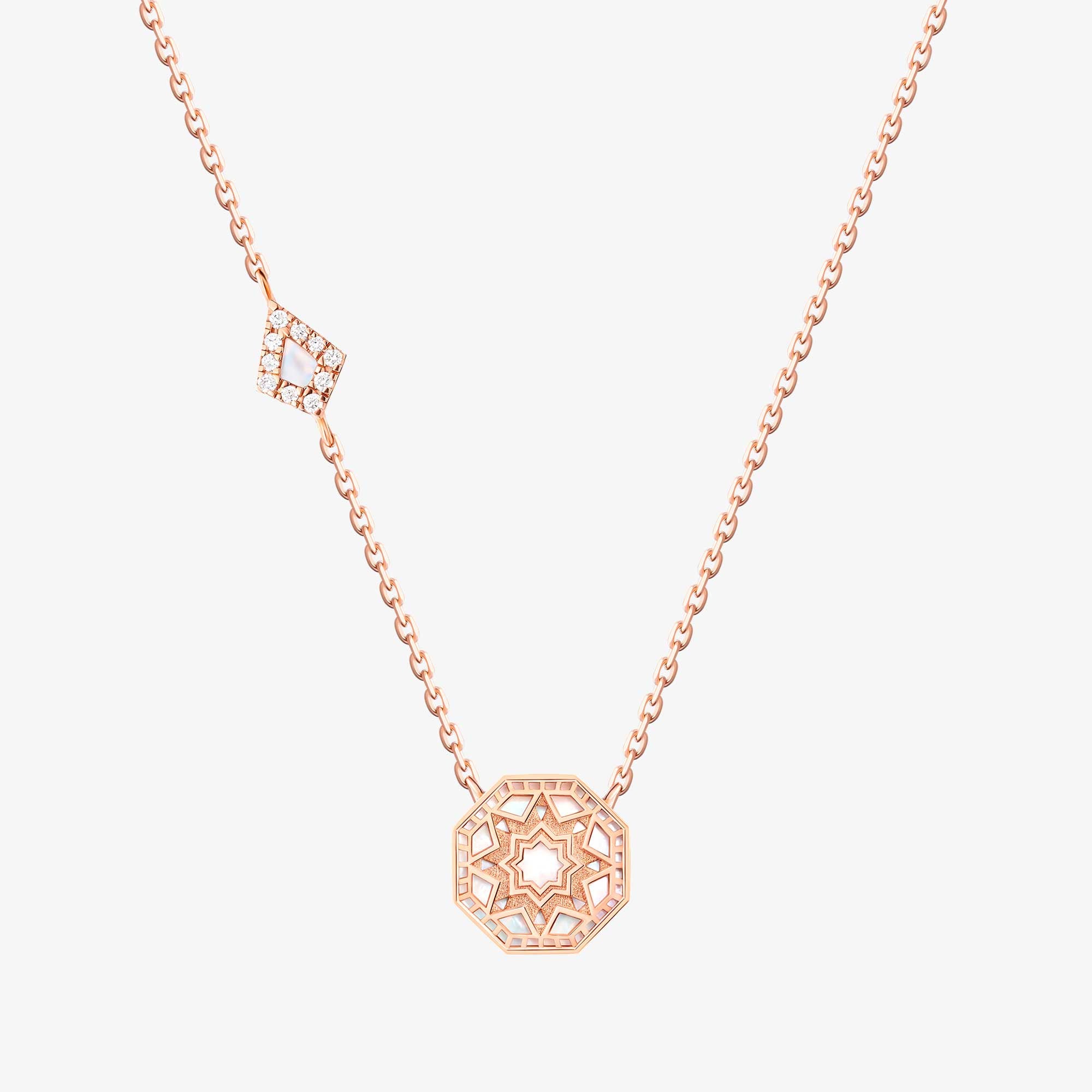 عقد صغير من مجموعة كلاسيك تراث