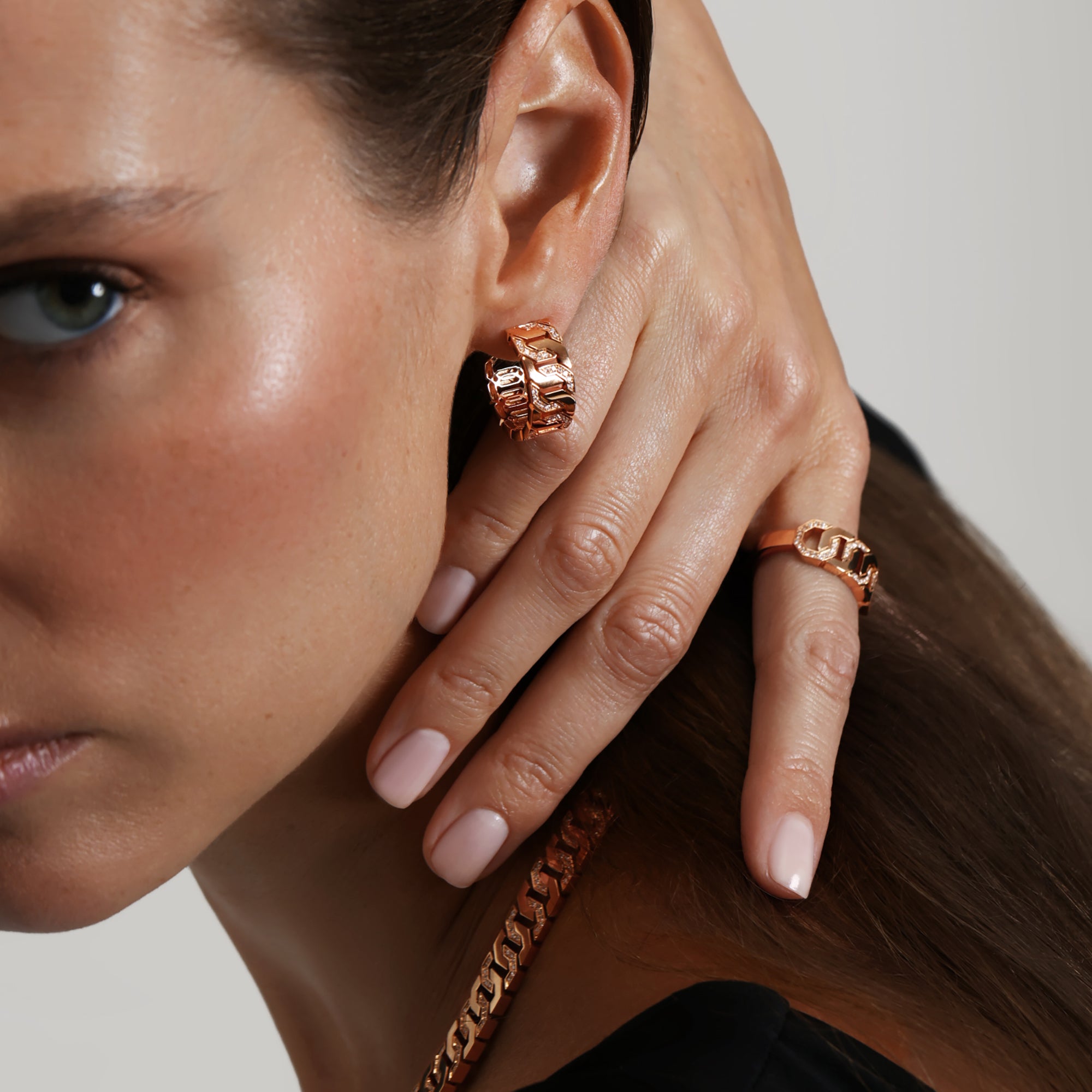 حلق دائري من ثمن