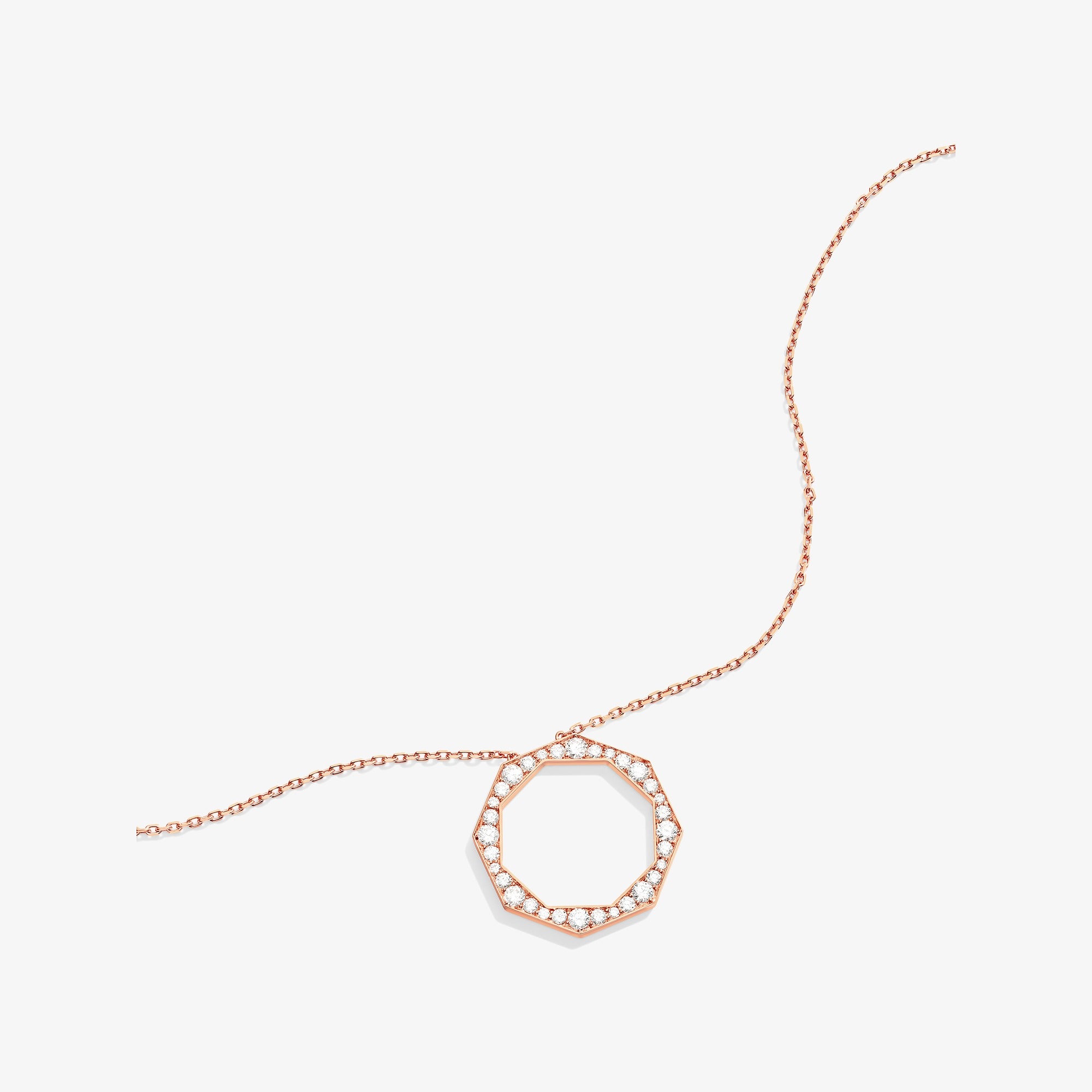 عقد كبير من الماس من برواز تراث