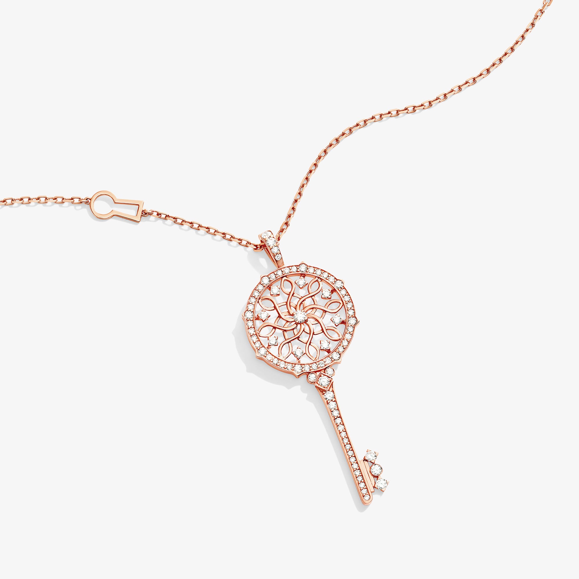 عقد مفتاح كبير من مجموعة مفتاح تراث