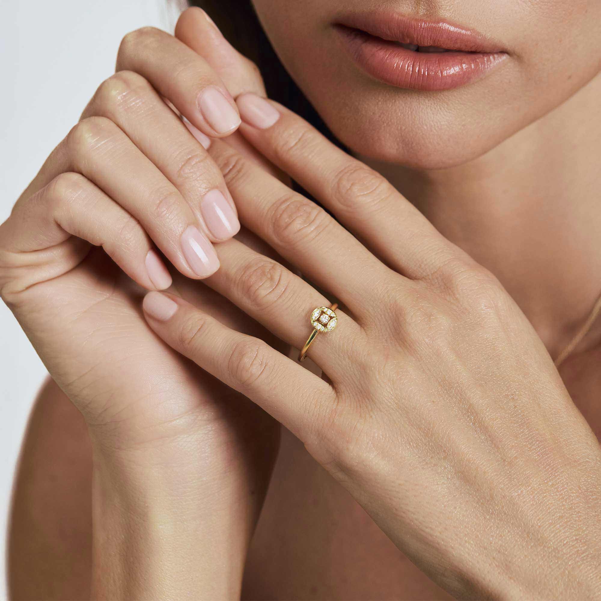 Barq Marquise Circle Ring