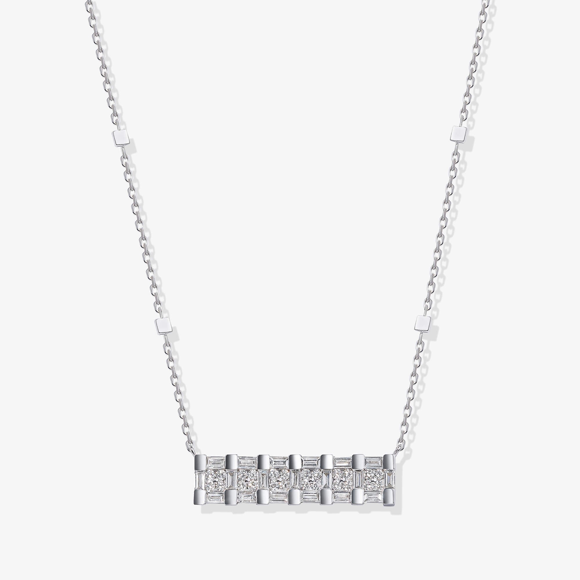 عقد من الذهب الأبيض والماس من برق