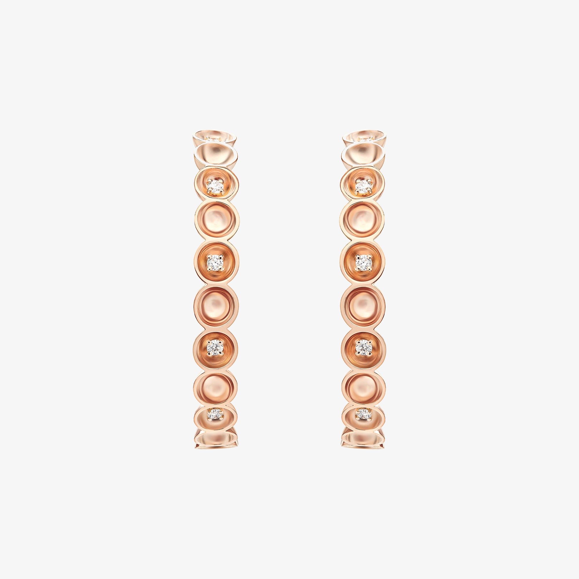 حلق  دائري كبير الحجم من الذهب الزهري من بنت المطر