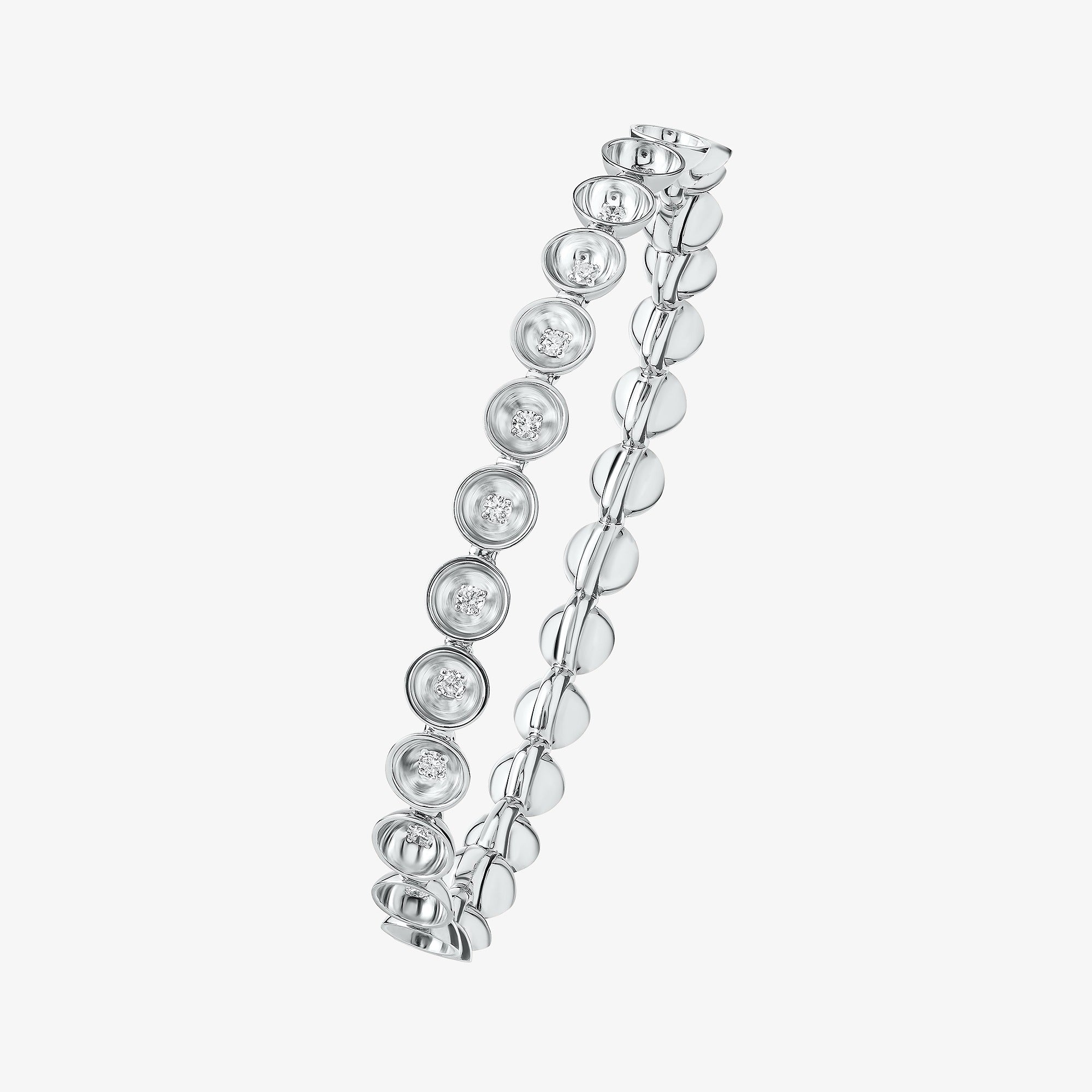 سوار صغير من الذهب الأبيض والماس من بنت المطر