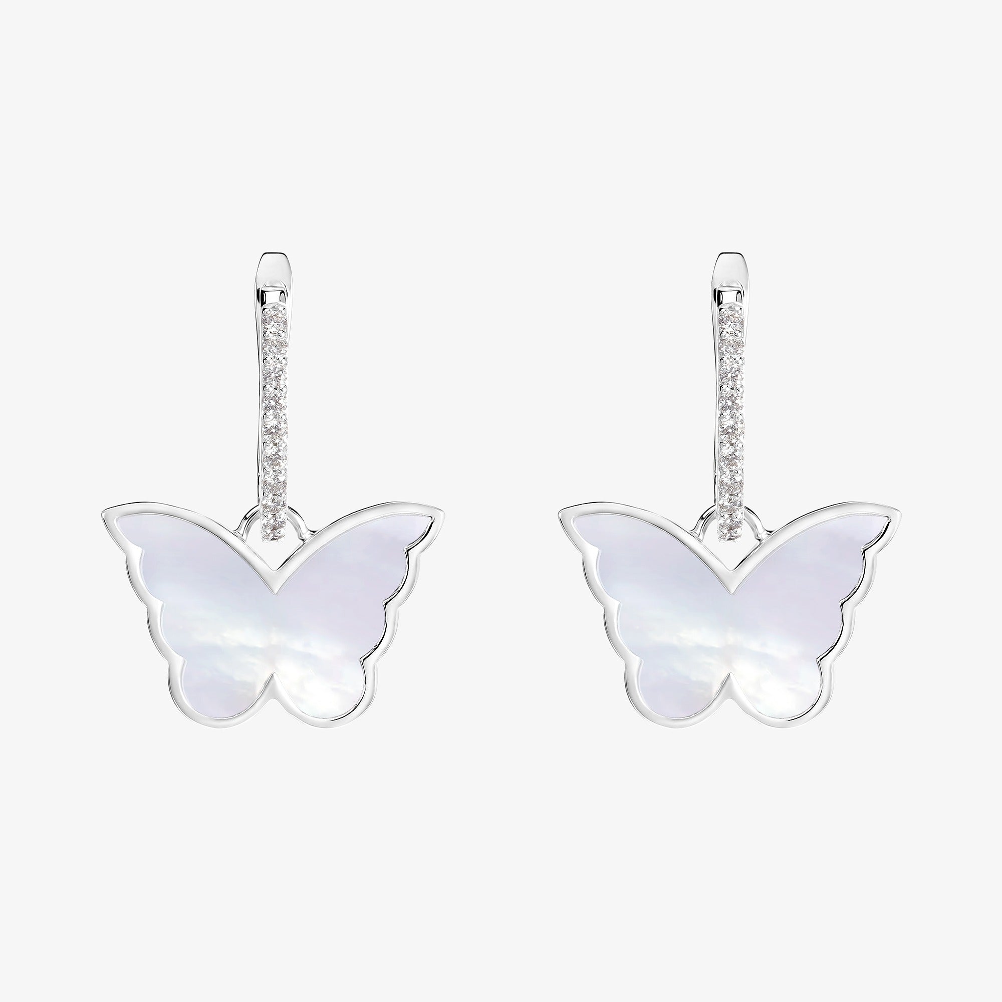 حلق كبير قلاّب كلاسيكي على شكل فراشة من الذهب الأبيض والماس