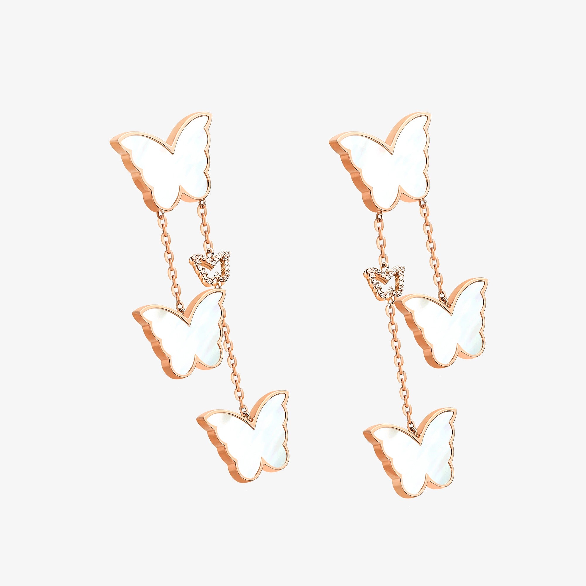 حلق طويل من الذهب الزهري واللؤلؤ من رؤى الصبان