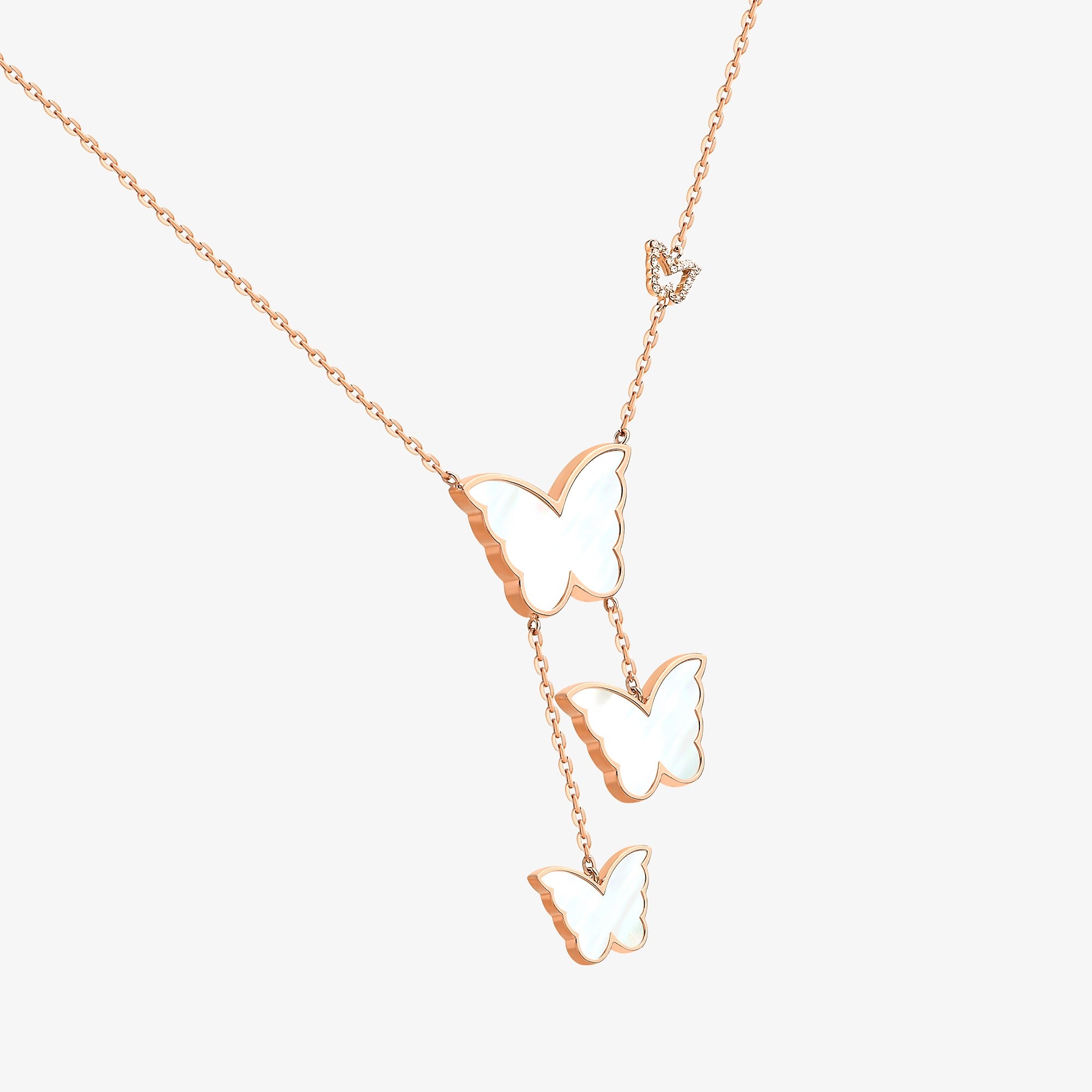 عقد طويل من الذهب الزهري واللؤلؤ من رؤى الصبان