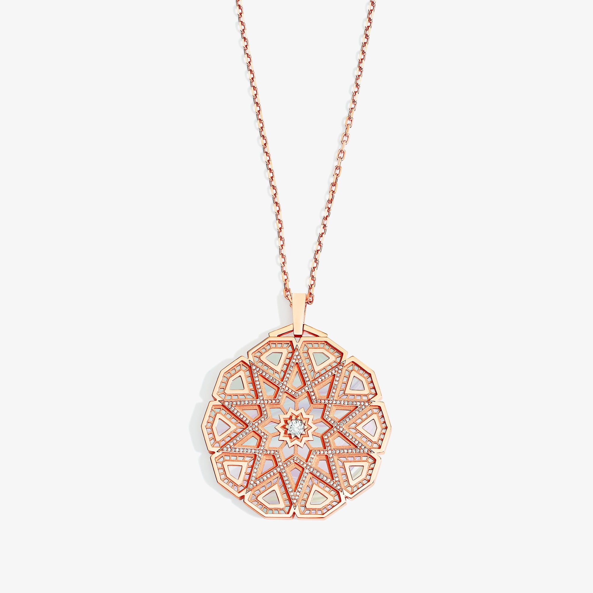 عقد وقلادة من مجموعة كلاسيك تراث