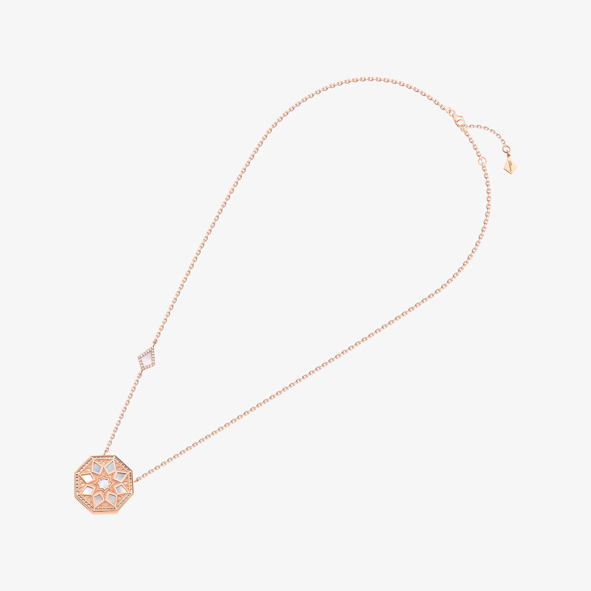 عقد متوسط الحجم من مجموعة كلاسيك تراث