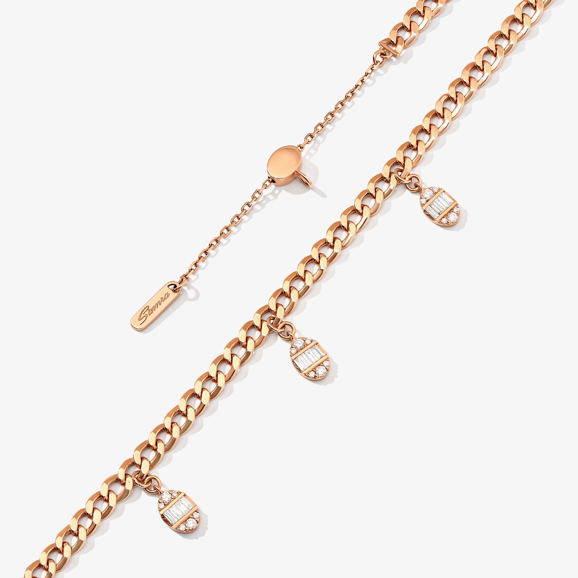 عقد من خمس ماسات بيضاوية متدلية من مجموعة قوة