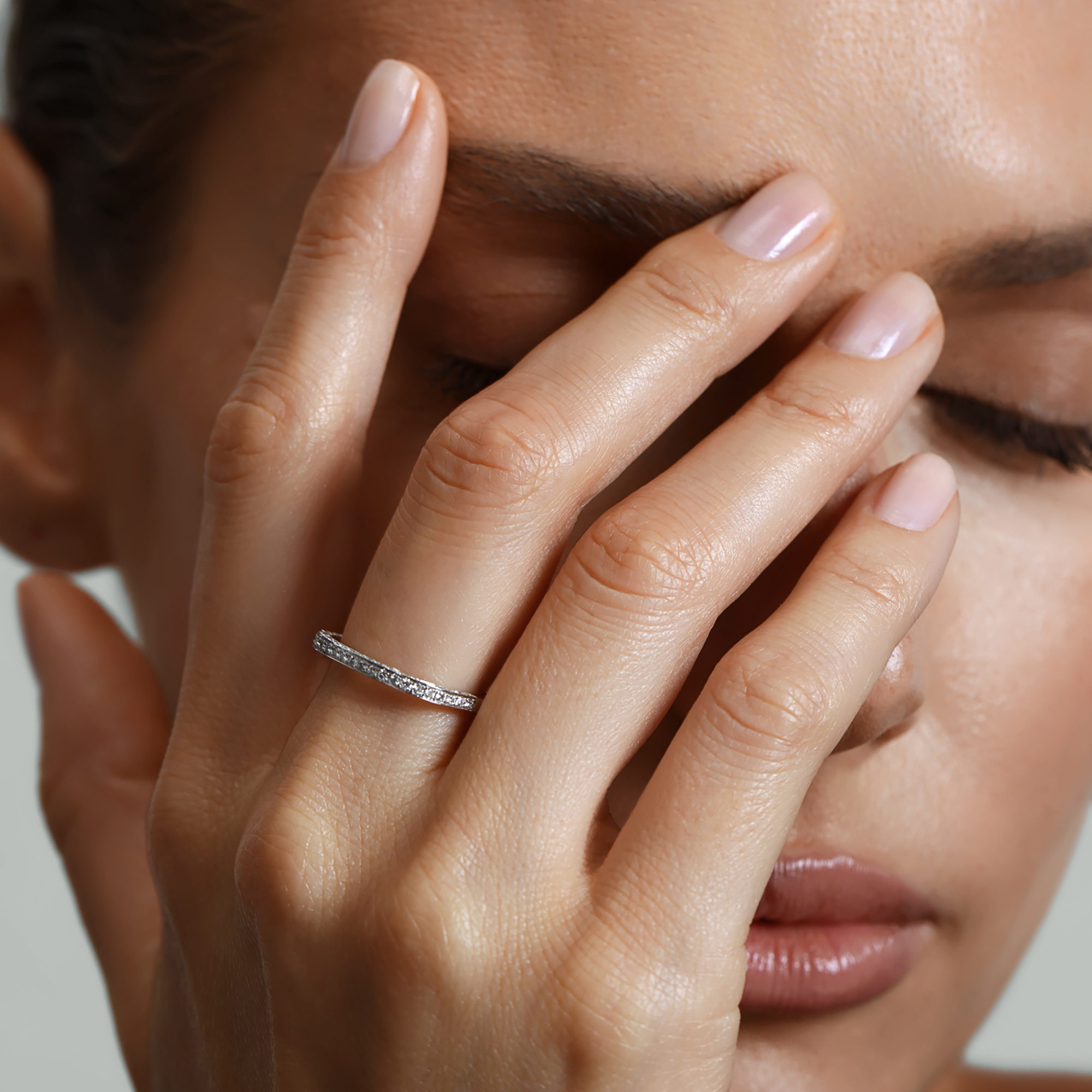 Wid White Gold Diamond Band