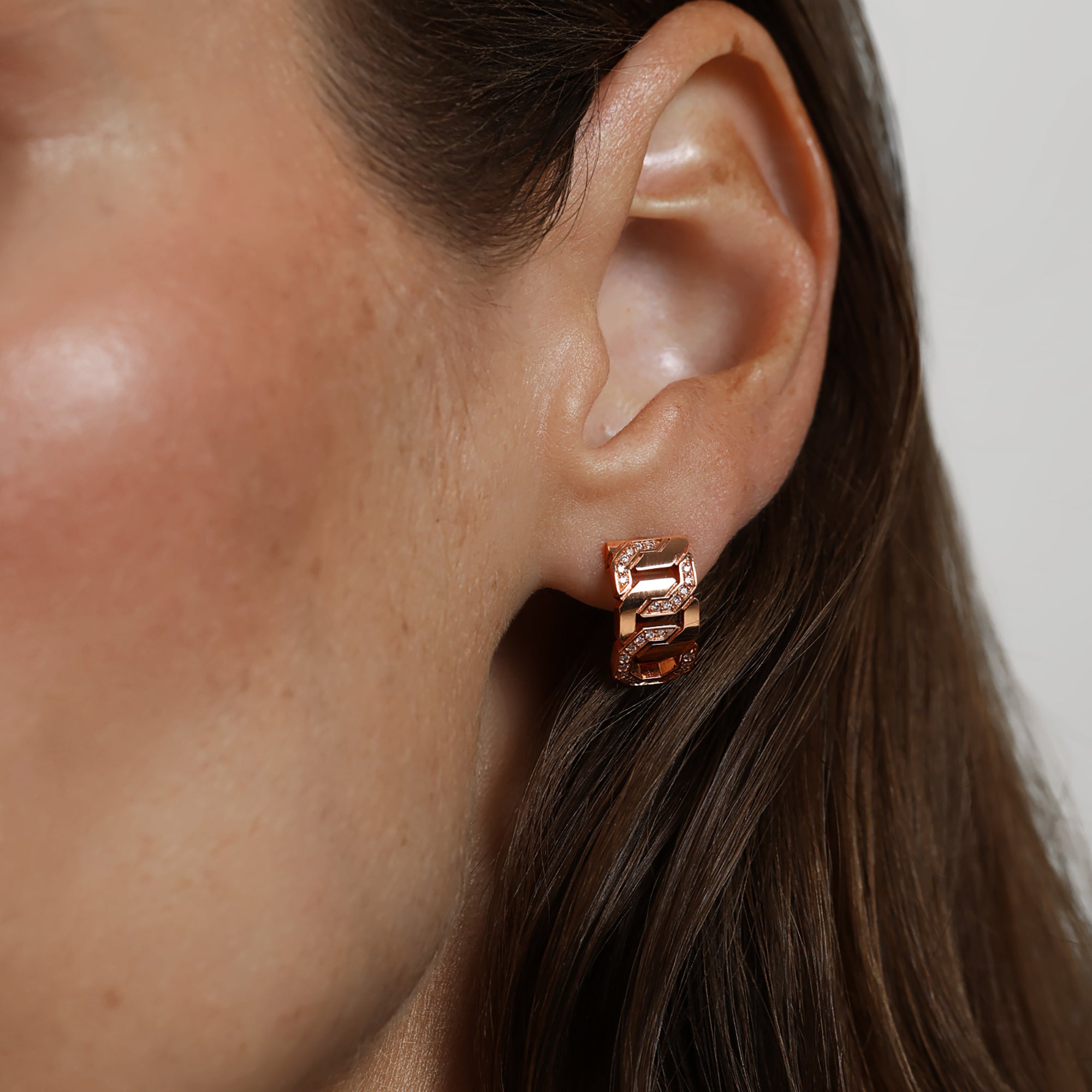 حلق دائري صغير من ثمن